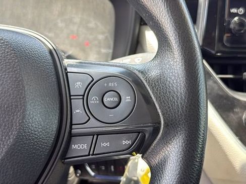 Used 2025 Toyota Corolla LE FWD image 19