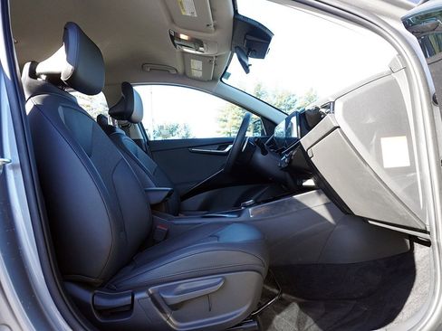 Used 2025 Kia Niro EX w/ EX Cold Weather Package image 36