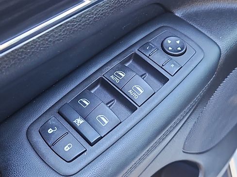 Used 2022 Jeep Grand Cherokee Limited image 23