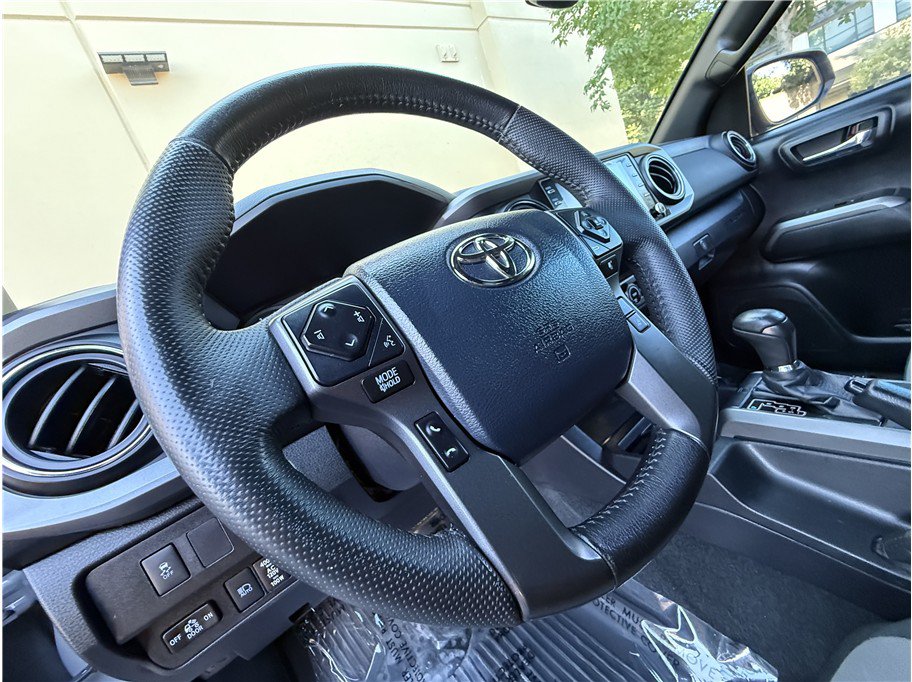 Used 2020 Toyota Tacoma TRD Off-Road w/ Technology Package RWD image 11
