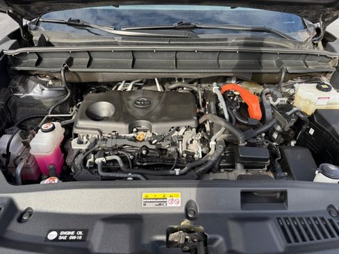 Used 2021 Toyota Highlander XLE image 40