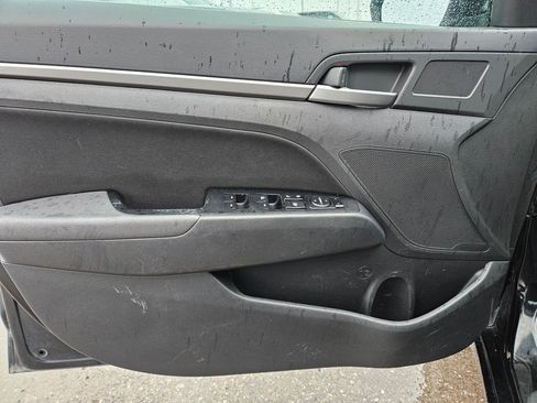 Used 2017 Hyundai Elantra Value Edition w/ Cargo Package image 12