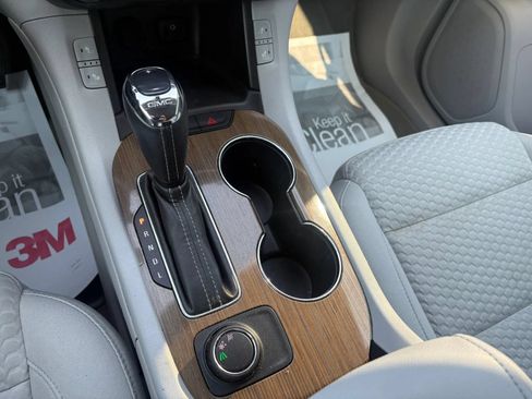 Used 2019 GMC Acadia SLE FWD image 15