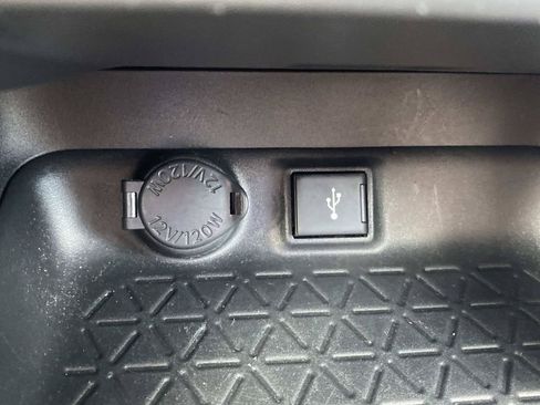 Used 2021 Toyota RAV4 LE FWD image 26
