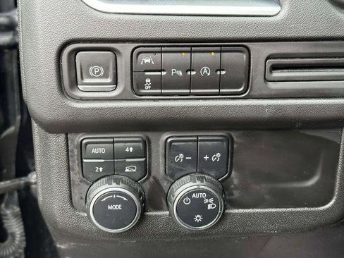 Used 2023 Chevrolet Suburban LT image 23