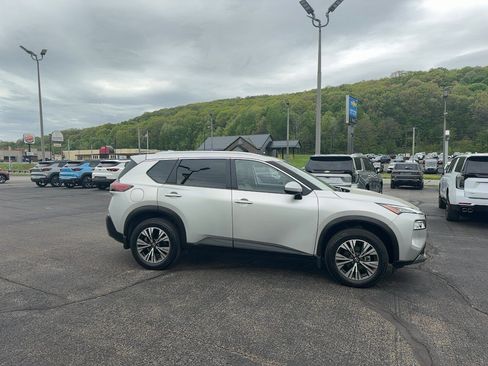 Used 2023 Nissan Rogue SV w/ SV Premium B Package AWD/4WD image 3