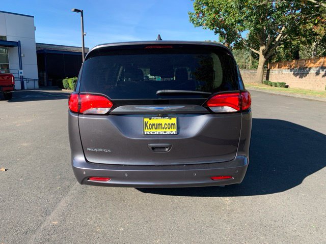 Used 2018 Chrysler Pacifica L FWD image 4