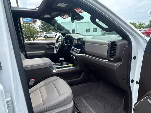 Used 2025 GMC Sierra 1500 SLT w/ SLT Premium Plus Package AWD/4WD image 10