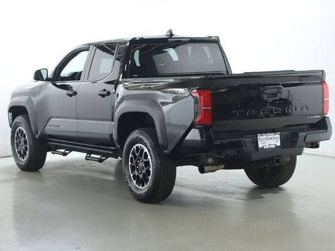 Used 2025 Toyota Tacoma TRD Off-Road AWD/4WD image 41