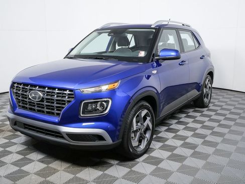 Used 2023 Hyundai Venue Limited w/ Cargo Package image 3