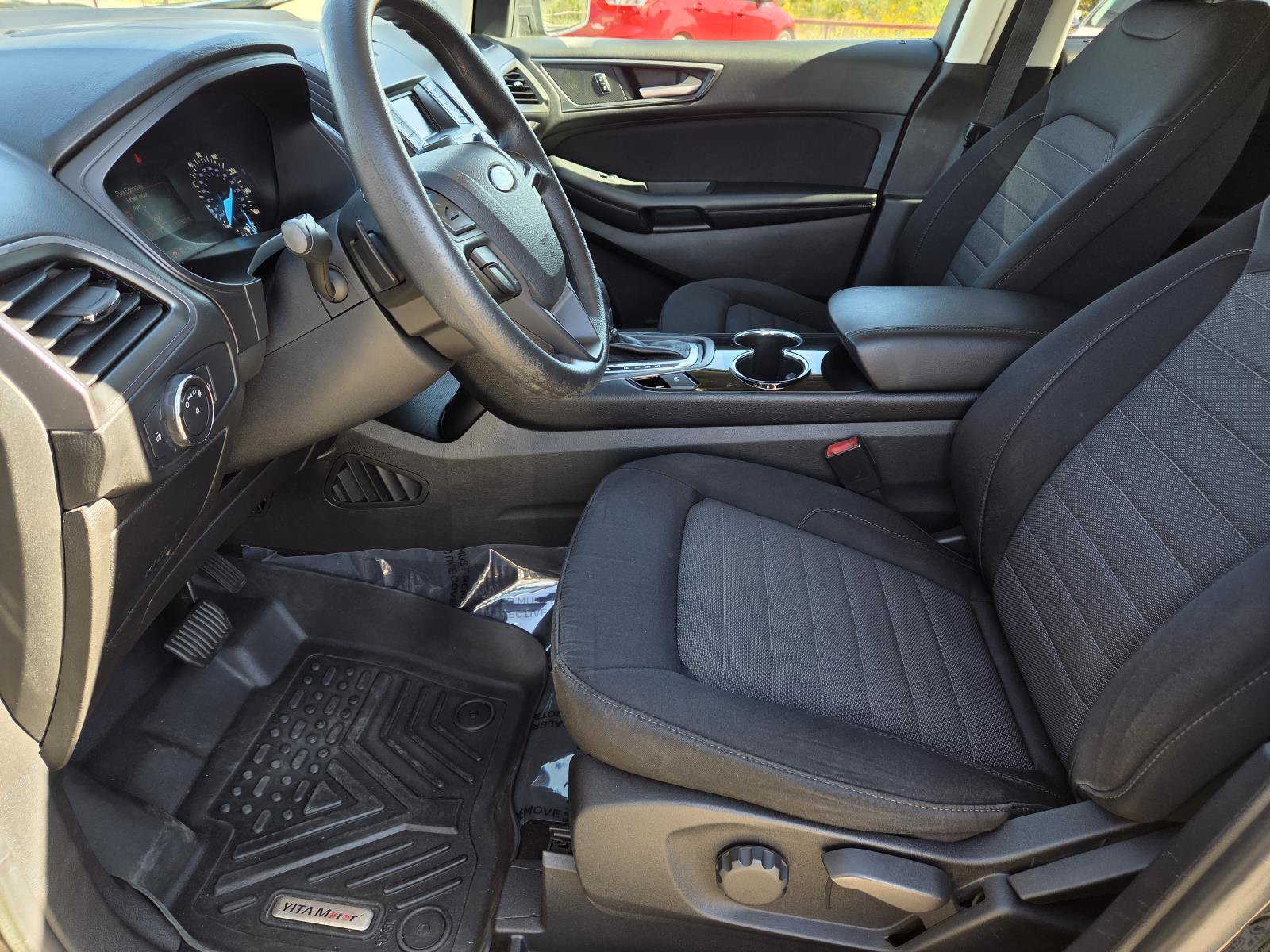 Used 2018 Ford Edge SE FWD image 24