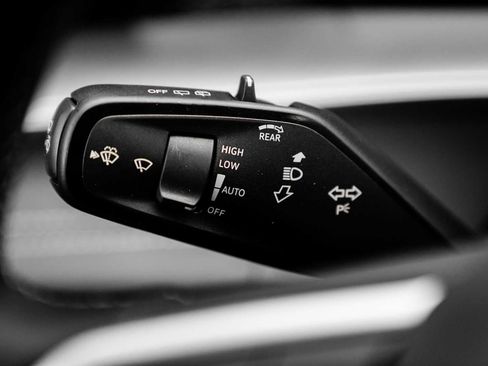 New 2026 Volkswagen Tiguan SE image 24