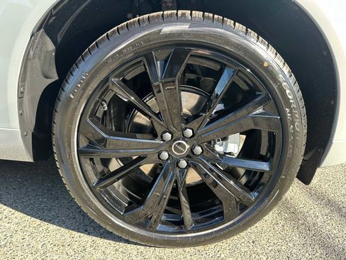 New 2026 Volvo XC60 B5 Ultra w/ Climate Package image 9
