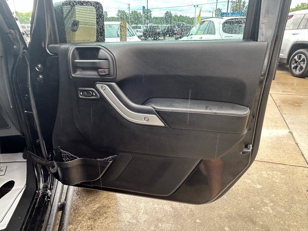 Used 2016 Jeep Wrangler Unlimited Rubicon AWD/4WD image 16