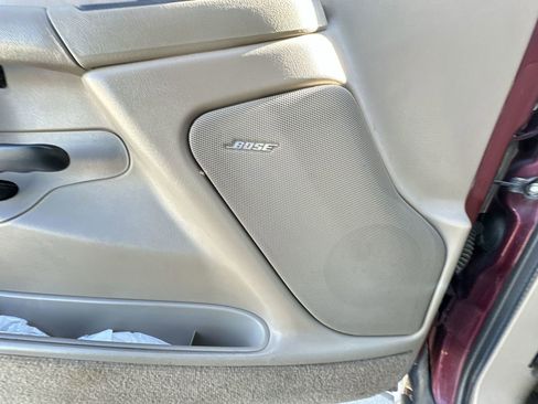 Used 2004 Chevrolet Suburban Z71 w/ Preferred Equipment Group image 22