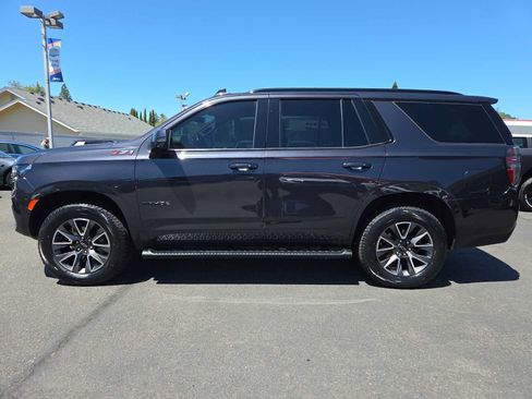 Used 2022 Chevrolet Tahoe Z71 w/ Luxury Package AWD/4WD image 11