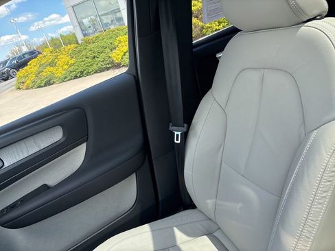 Certified 2023 Volvo XC40 B5 Plus w/ Driver Assist Package AWD/4WD image 33