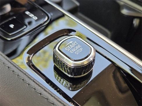 Certified 2025 Volvo XC90 T8 Plus w/ Protection Package Premier image 24