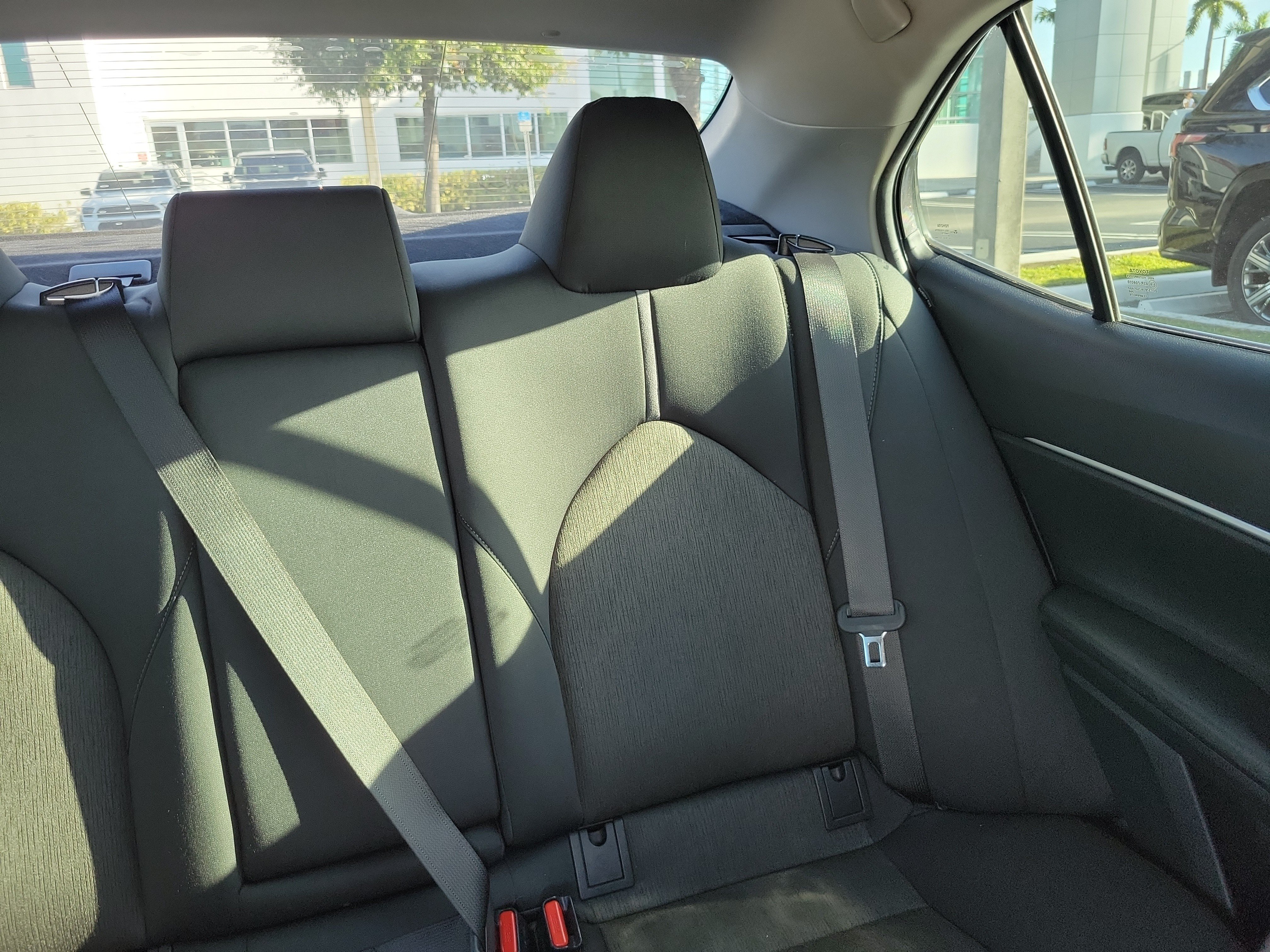 Used 2022 Toyota Camry LE FWD image 23