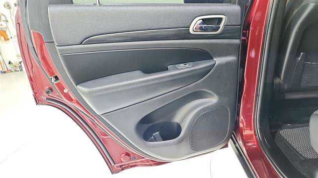 Used 2020 Jeep Grand Cherokee Laredo RWD image 21