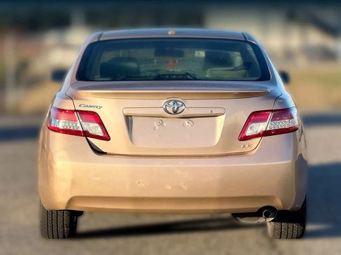 Used 2010 Toyota Camry image 4