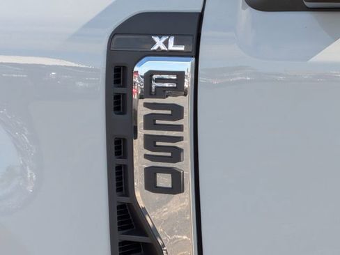 New 2026 Ford F250 XL w/ XL Chrome Package AWD/4WD image 8