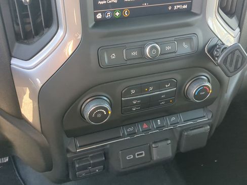 Used 2022 Chevrolet Silverado 2500 Custom w/ Custom Convenience Package image 17