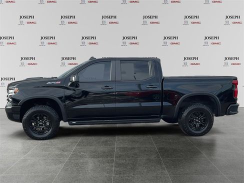 Used 2023 Chevrolet Silverado 1500 ZR2 w/ Technology Package image 4