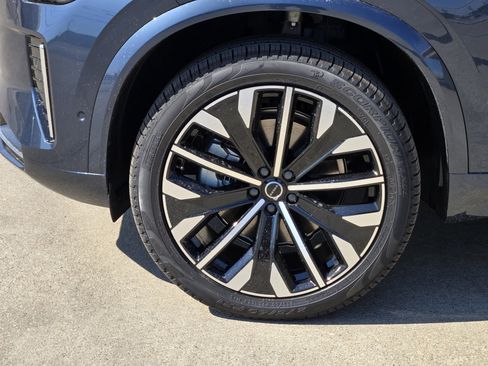 New 2026 Volvo XC90 B6 Plus w/ Protection Package Premier image 12