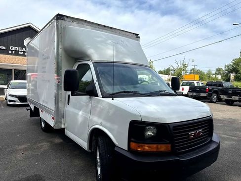 Used 2017 GMC Savana 3500 RWD image 2
