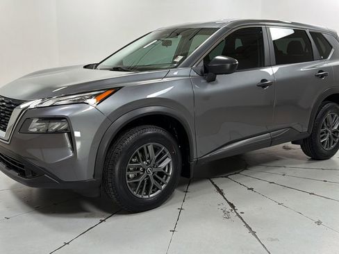 Used 2023 Nissan Rogue S image 1