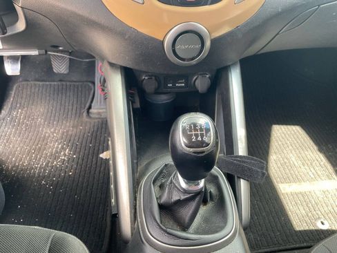 Used 2013 Hyundai Veloster FWD image 20