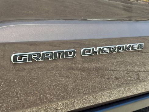 Used 2020 Jeep Grand Cherokee Limited w/ Trailer Tow Group IV image 30