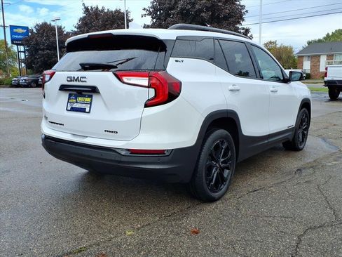 Used 2022 GMC Terrain SLT w/ Tech Package image 11