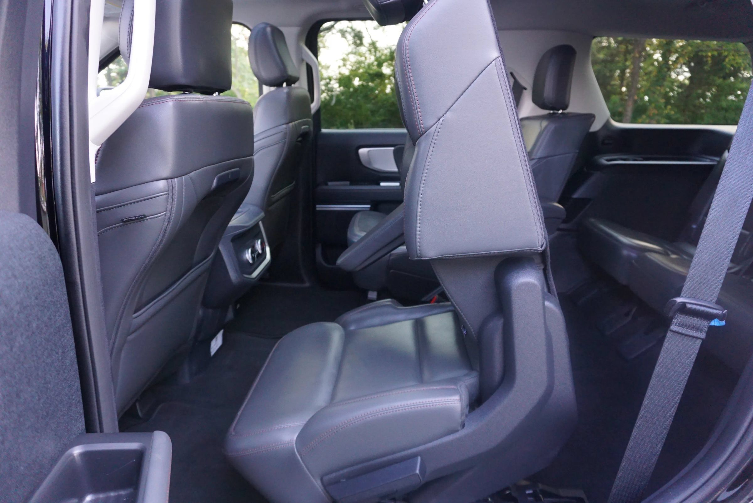 Used 2025 Ford Expedition Active RWD image 28