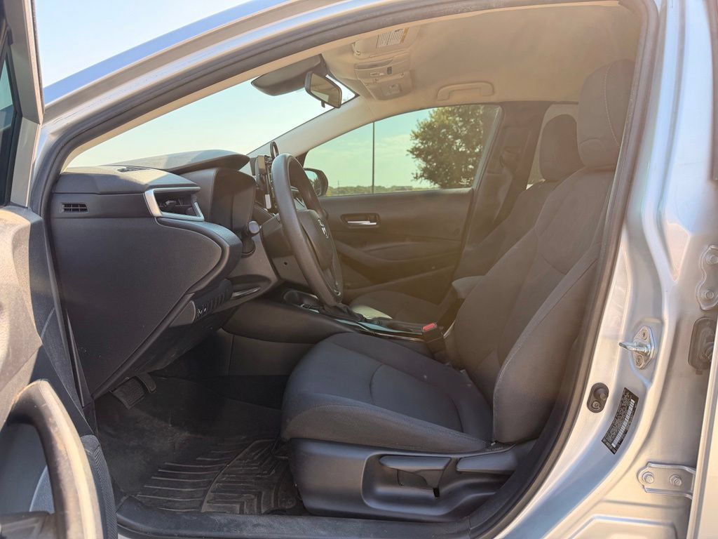 Used 2021 Toyota Corolla LE FWD image 26