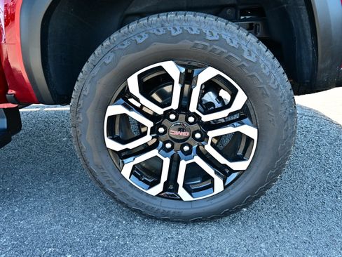 Used 2026 GMC Canyon AT4 w/ AT4 Premium Package AWD/4WD image 11