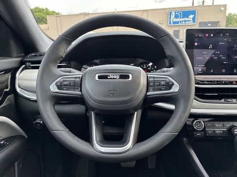 Used 2024 Jeep Compass Limited w/ Sun and Sound Group AWD/4WD image 18