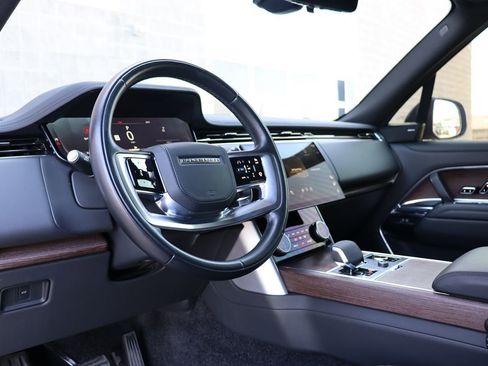 Used 2023 Land Rover Range Rover SE image 16