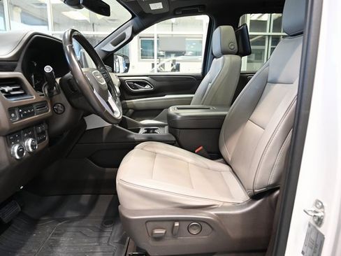 Used 2021 GMC Yukon XL SLT w/ SLT Premium Package image 9