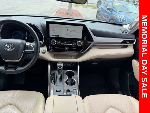 Used 2023 Toyota Highlander Limited FWD image 23