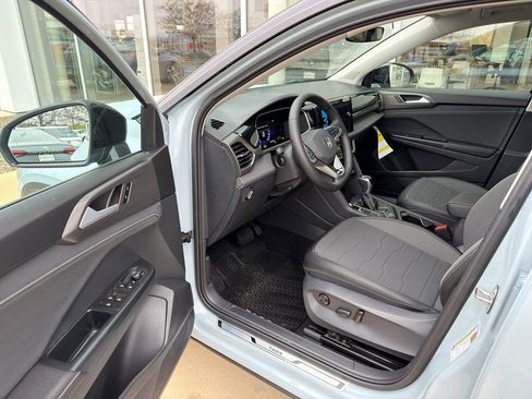 New 2026 Volkswagen Taos SE image 17