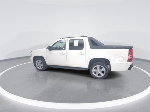 Used 2011 Chevrolet Avalanche LS image 6