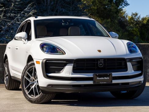 Certified 2025 Porsche Macan image 6