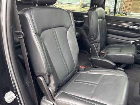 Used 2022 Jeep Wagoneer Series III w/ Premium Group I AWD/4WD image 47