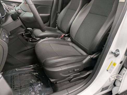 Used 2022 Buick Encore Preferred w/ Safety Package AWD/4WD image 13