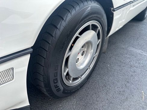 Used 1986 Chevrolet Corvette Convertible image 11