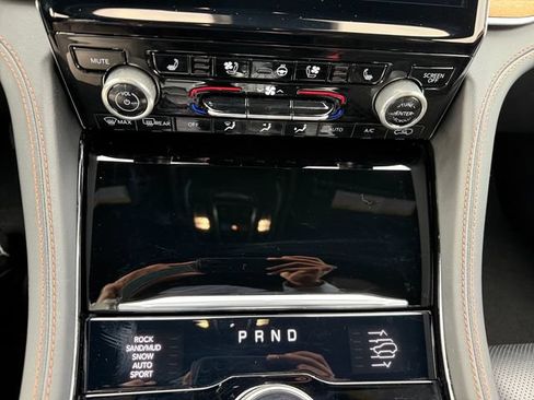 Used 2025 Jeep Grand Cherokee Summit AWD/4WD image 31