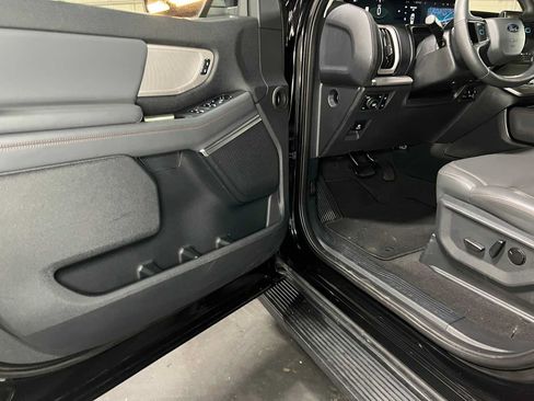 Used 2025 Ford Expedition Active AWD/4WD image 22
