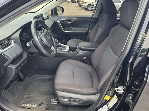 Used 2020 Toyota RAV4 XLE w/ XLE Grade Weather Package AWD/4WD image 12